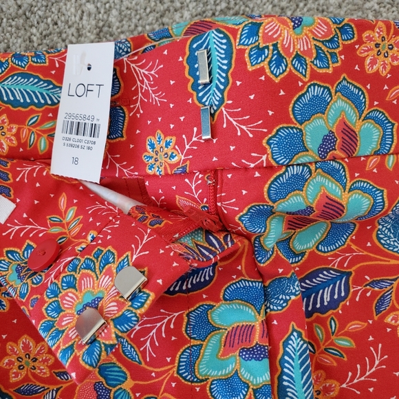 LOFT floral mid rise tailored shorts, 43", red - Picture 7 of 11